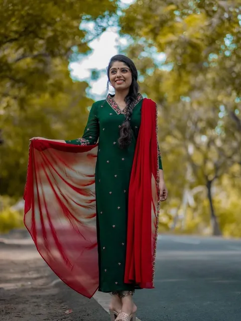 EMERALD ROJA