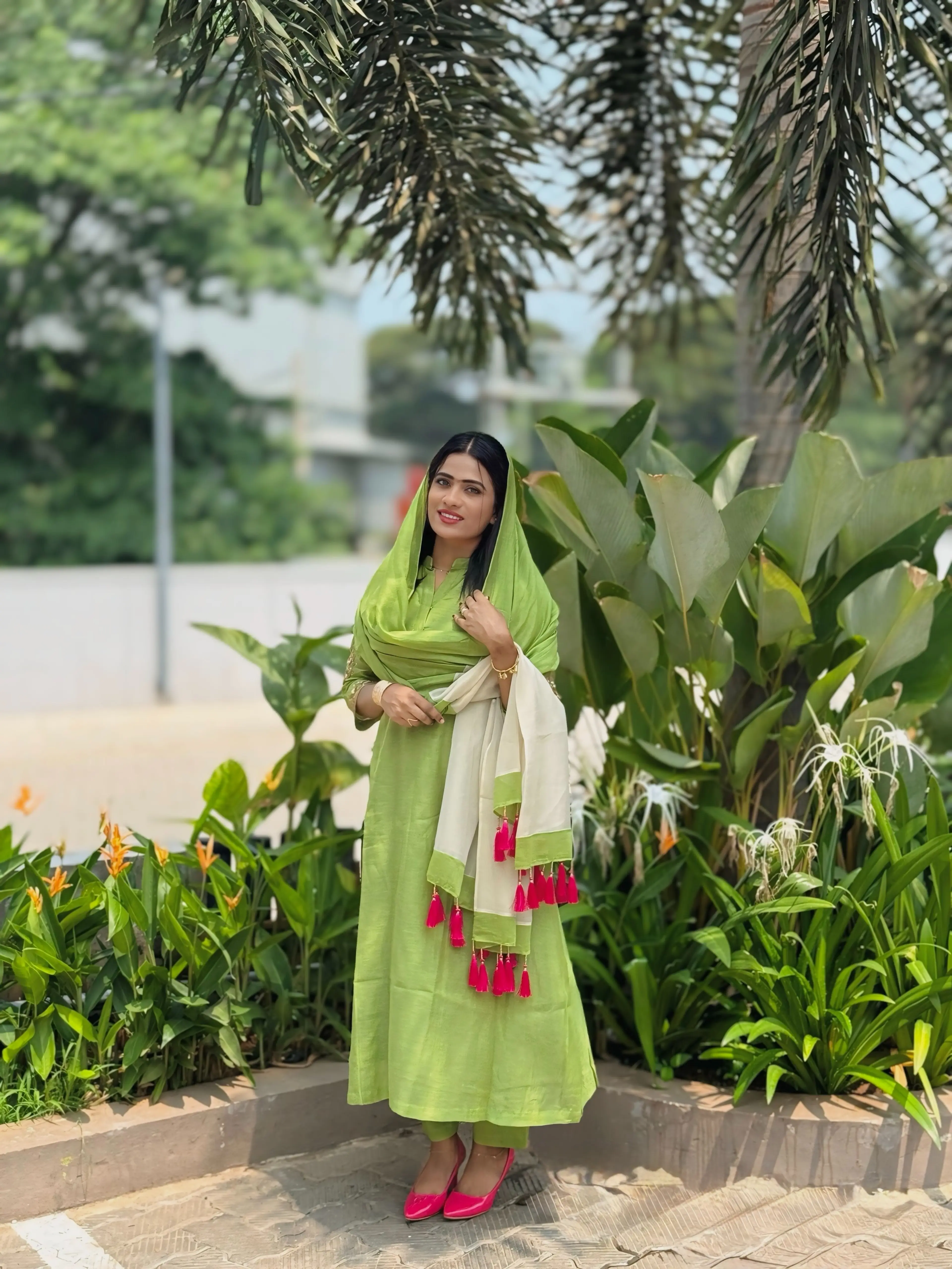 GREEN